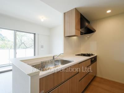 Kitchen ※Photo of the same layout on 2 floor. Decoration and fixture may differ.