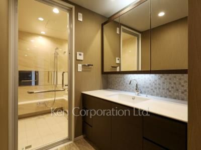 Powder Room ※Photo of the same layout on 9 floor. Decoration and fixture may differ.