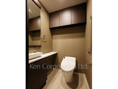 Lavatory ※Photo of the same layout on 9 floor. Decoration and fixture may differ.