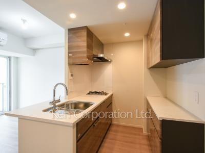 Kitchen ※Photo of the same layout on 6 floor. Decoration and fixture may differ.