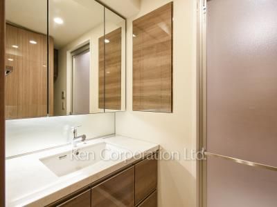 Powder Room ※Photo of the same layout on 6 floor. Decoration and fixture may differ.