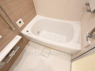 Bath ※Photo of the same layout on 6 floor. Decoration and fixture may differ.