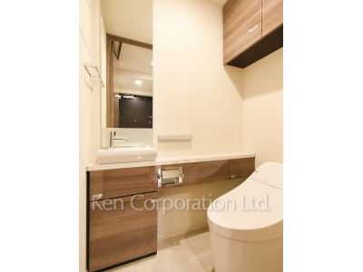 Lavatory ※Photo of the same layout on 6 floor. Decoration and fixture may differ.