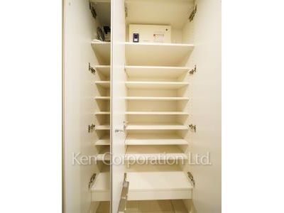 Shoes Closet