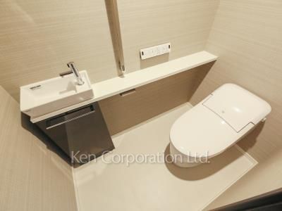 Lavatory ※Photo of the same layout on 7 floor. Decoration and fixture may differ.