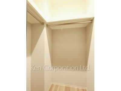 Walk-In Closet ※Photo of the same layout on 7 floor. Decoration and fixture may differ.
