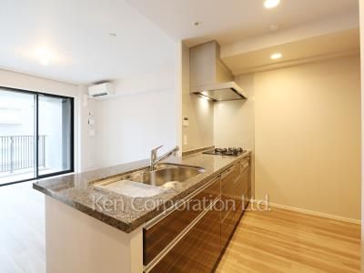 Kitchen ※Photo of the same layout on 7 floor. Decoration and fixture may differ.