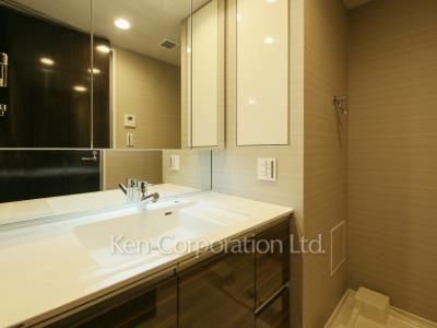 Powder Room ※Photo of the same layout on 7 floor. Decoration and fixture may differ.