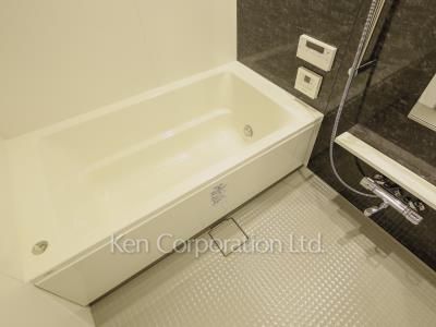Bath ※Photo of the same layout on 7 floor. Decoration and fixture may differ.