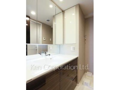 Powder Room ※Photo of the same layout on 10 floor. Decoration and fixture may differ.