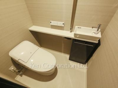 Lavatory ※Photo of the same layout on 2 floor. Decoration and fixture may differ.