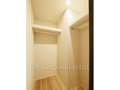 Walk-In Closet ※Photo of the same layout on 2 floor. Decoration and fixture may differ.