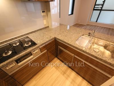 Kitchen ※Photo of the same layout on 2 floor. Decoration and fixture may differ.