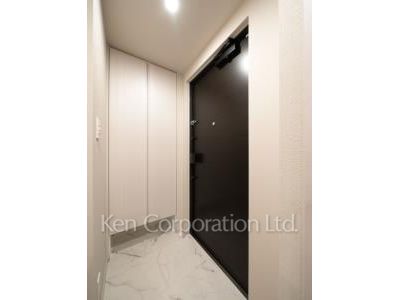 Entrance ※Photo of the same layout on 4 floor. Decoration and fixture may differ.
