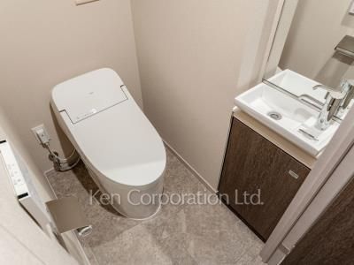 Lavatory ※Photo of the same layout on 14 floor. Decoration and fixture may differ.