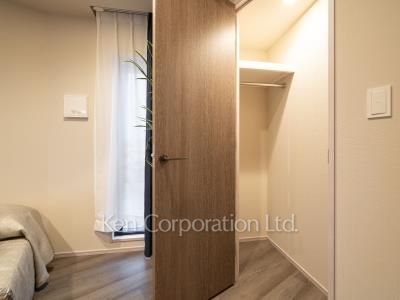 Walk-In Closet ※Photo of the same layout on 14 floor. Decoration and fixture may differ.