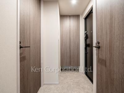 Entrance ※Photo of the same layout on 14 floor. Decoration and fixture may differ.