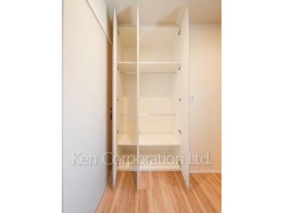 Closet ※Photo of the same layout on 12 floor. Decoration and fixture may differ.