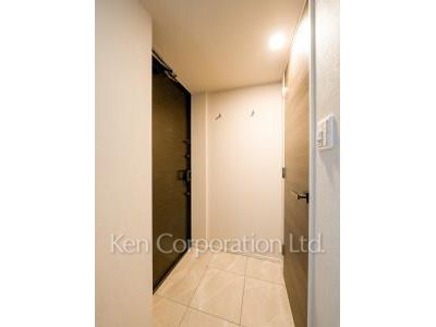 Entrance ※Photo of the same layout on 12 floor. Decoration and fixture may differ.