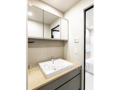 Powder Room ※Photo of the same layout on 3 floor. Decoration and fixture may differ.