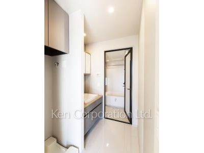 Powder Room ※Photo of the same layout on 3 floor. Decoration and fixture may differ.