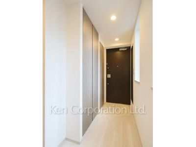 Entrance ※Photo of the same layout on 10 floor. Decoration and fixture may differ.