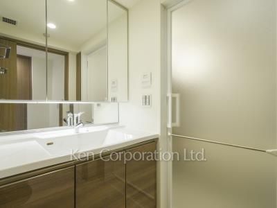 Powder Room ※Photo of the same layout on 10 floor. Decoration and fixture may differ.