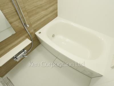 Bath ※Photo of the same layout on 10 floor. Decoration and fixture may differ.