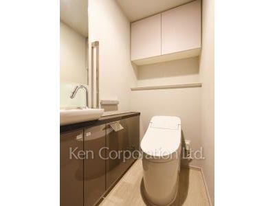 Lavatory ※Photo of the same layout on 9 floor. Decoration and fixture may differ.
