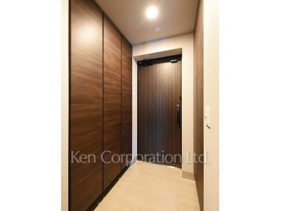 Entrance ※Photo of the same layout on 9 floor. Decoration and fixture may differ.