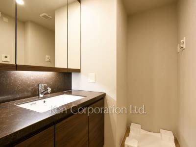 Powder Room ※Photo of the same layout on 9 floor. Decoration and fixture may differ.