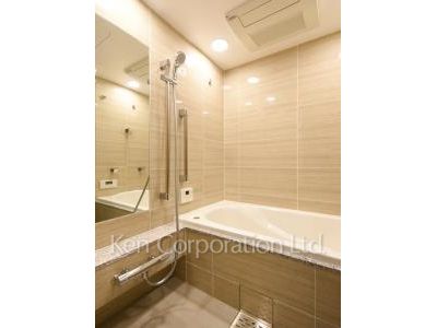 Bath ※Photo of the same layout on 9 floor. Decoration and fixture may differ.