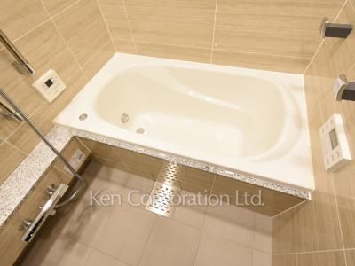 Bath ※Photo of the same layout on 9 floor. Decoration and fixture may differ.