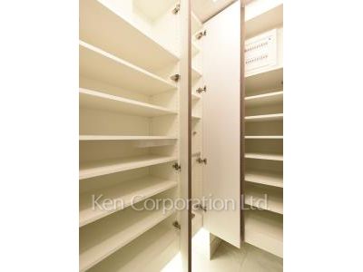 Shoes Closet