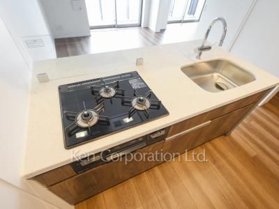 Kitchen ※Photo of the same layout on 6 floor. Decoration and fixture may differ.