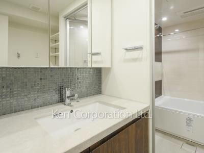 Powder Room ※Photo of the same layout on 6 floor. Decoration and fixture may differ.