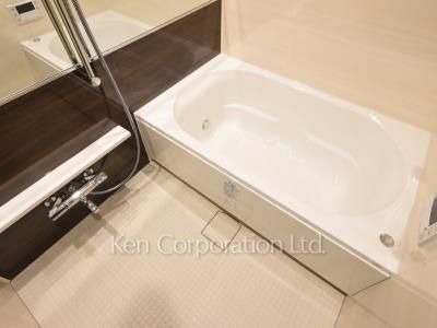 Bath ※Photo of the same layout on 6 floor. Decoration and fixture may differ.
