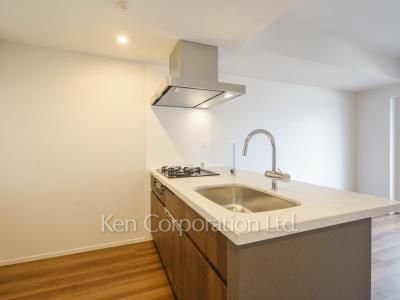 Kitchen ※Photo of the same layout on 6 floor. Decoration and fixture may differ.
