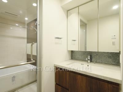 Powder Room ※Photo of the same layout on 6 floor. Decoration and fixture may differ.