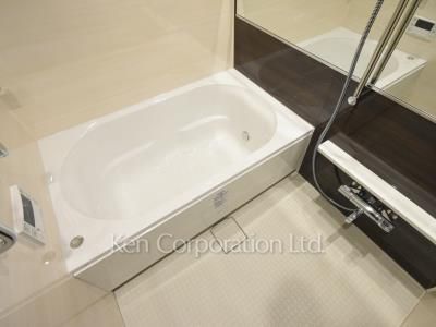 Bath ※Photo of the same layout on 6 floor. Decoration and fixture may differ.