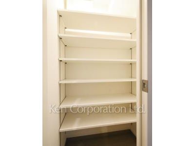 Shoes-In Closet ※Photo of the same layout on 6 floor. Decoration and fixture may differ.