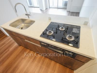 Kitchen ※Photo of the same layout on 6 floor. Decoration and fixture may differ.