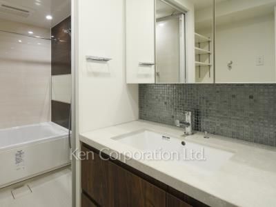 Powder Room ※Photo of the same layout on 6 floor. Decoration and fixture may differ.