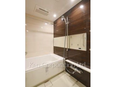 Bath ※Photo of the same layout on 6 floor. Decoration and fixture may differ.