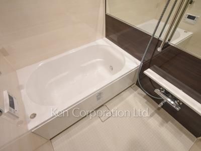 Bath ※Photo of the same layout on 6 floor. Decoration and fixture may differ.