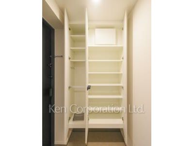 Shoes Closet ※Photo of the same layout on 6 floor. Decoration and fixture may differ.