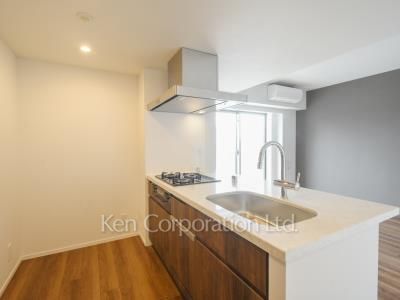 Kitchen ※Photo of the same layout on 6 floor. Decoration and fixture may differ.