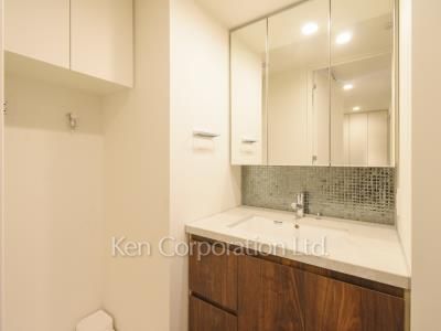 Powder Room ※Photo of the same layout on 6 floor. Decoration and fixture may differ.
