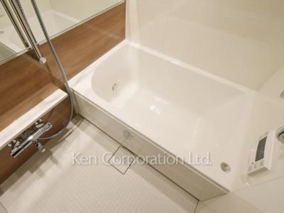 Bath ※Photo of the same layout on 6 floor. Decoration and fixture may differ.