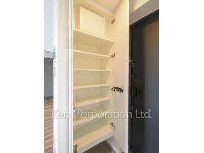 Shoes Closet ※Photo of the same layout on 6 floor. Decoration and fixture may differ.